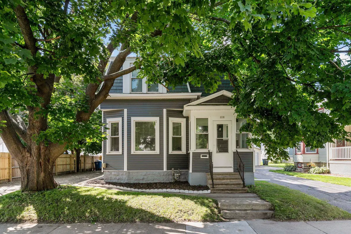 219 W 16th Avenue, Oshkosh, WI 54902 - Image #1