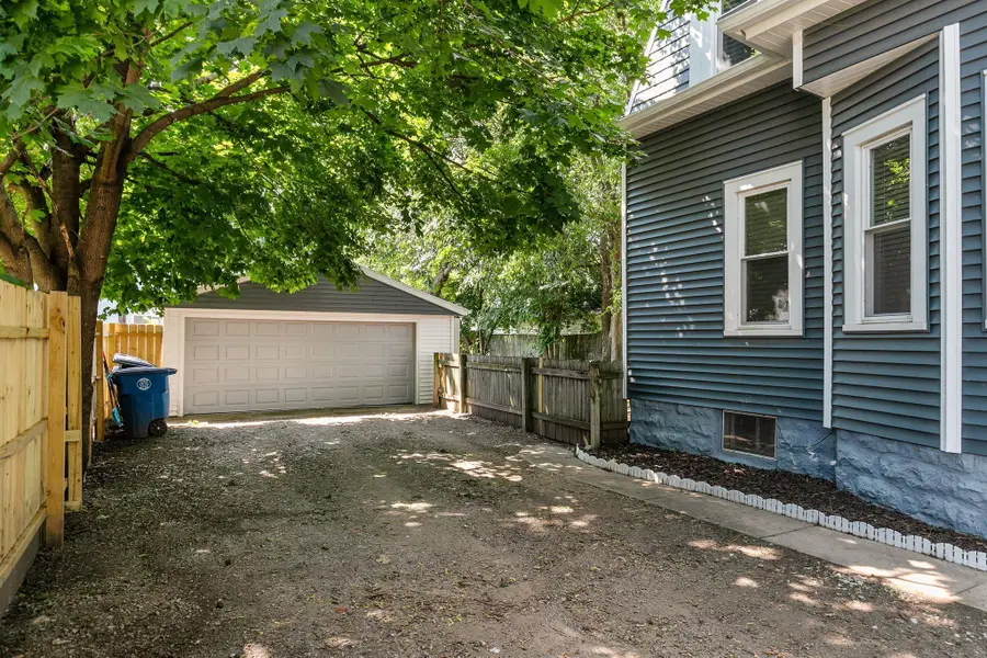 219 W 16th Avenue, Oshkosh, WI 54902 - Image #3