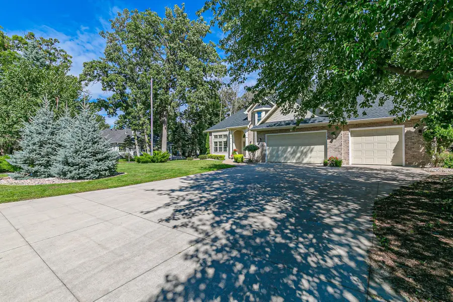 1055 Timber Run Drive, Neenah, WI 54956 - Image #2