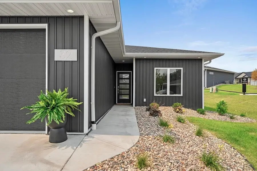 4001 Antwerp Avenue, Howard, WI 54313-7518 - Image #3