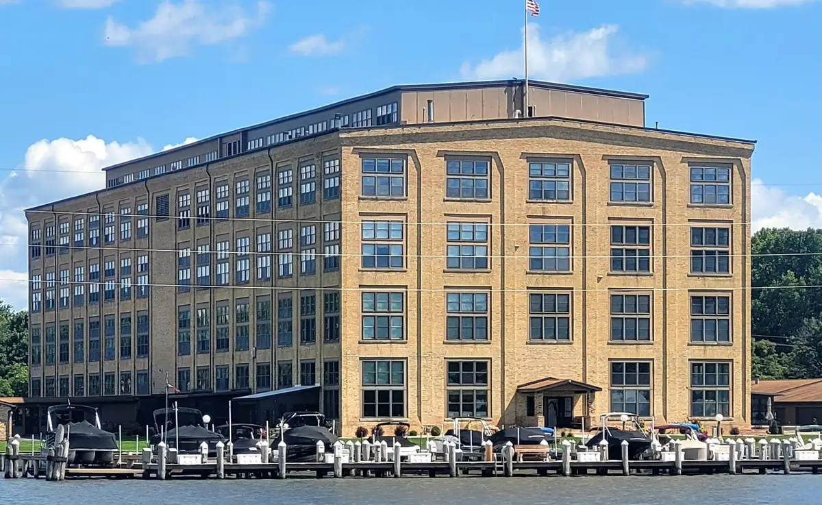 1545 Arboretum Drive #422, Oshkosh, WI 54901-279 - Image #1