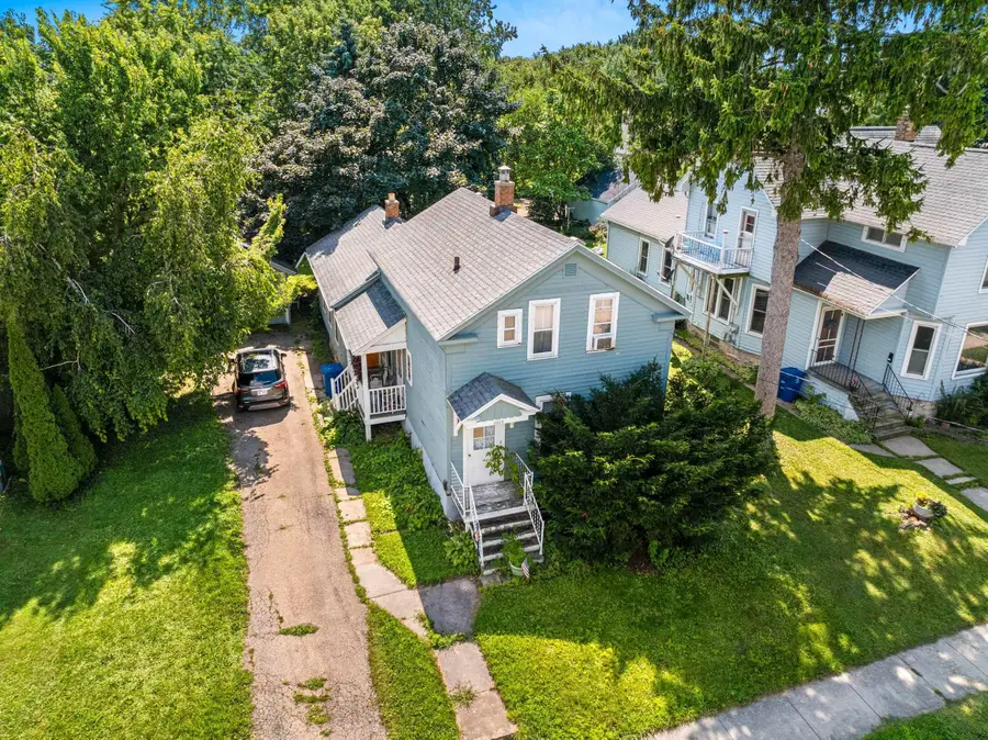 1013 Waugoo Avenue, Oshkosh, WI 54901-5462 - Image #3