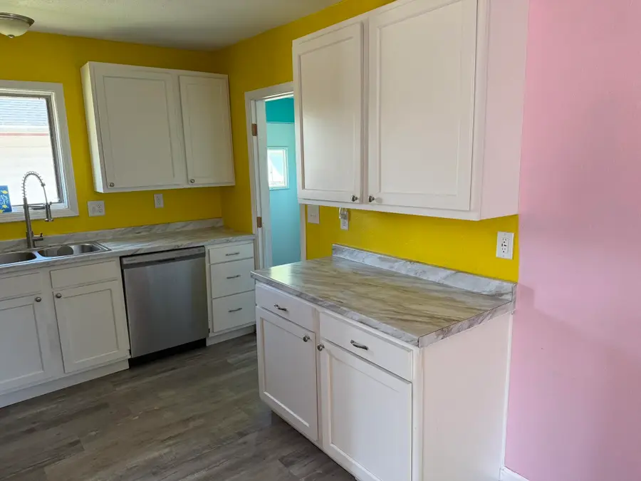 626 W 17th Avenue, Oshkosh, WI 54902-6705 - Image #3