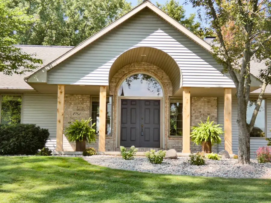 2753 Summerset Circle, Suamico, WI 54173 - Image #2