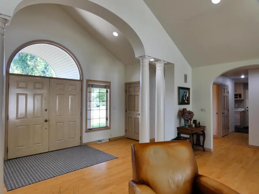 2753 Summerset Circle, Suamico, WI 54173 - Image #3