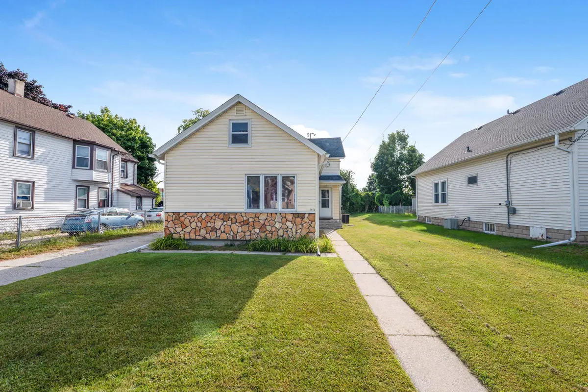 711 S 18th Street, Manitowoc, WI 54220 - Image #1