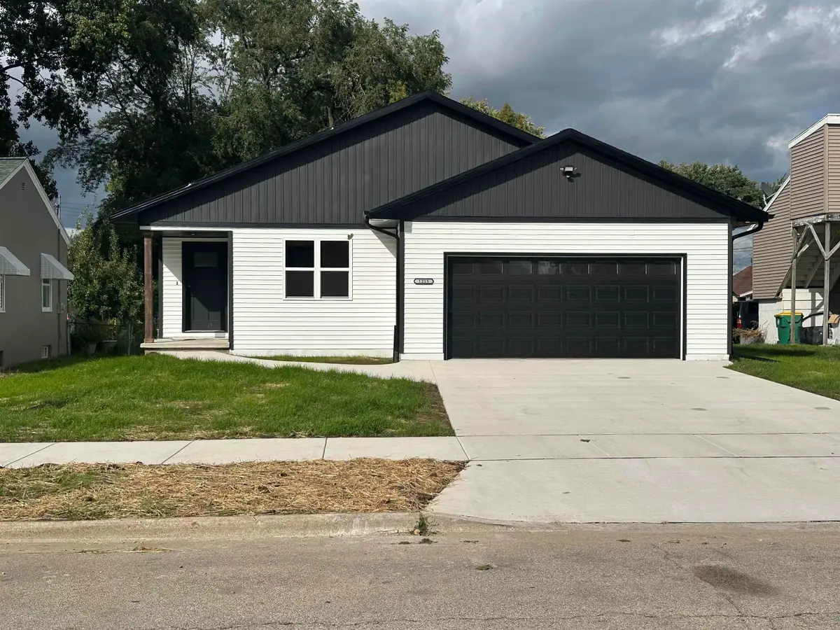 1213 Vanderbraak Street, Green Bay, WI 54302 - Image #1