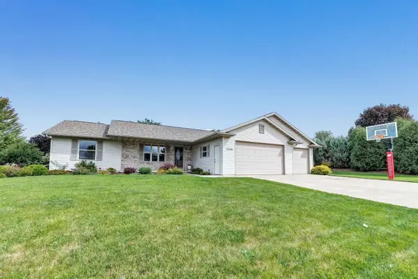 2326 Olde Country Circle, KAUKAUNA, WI 54130