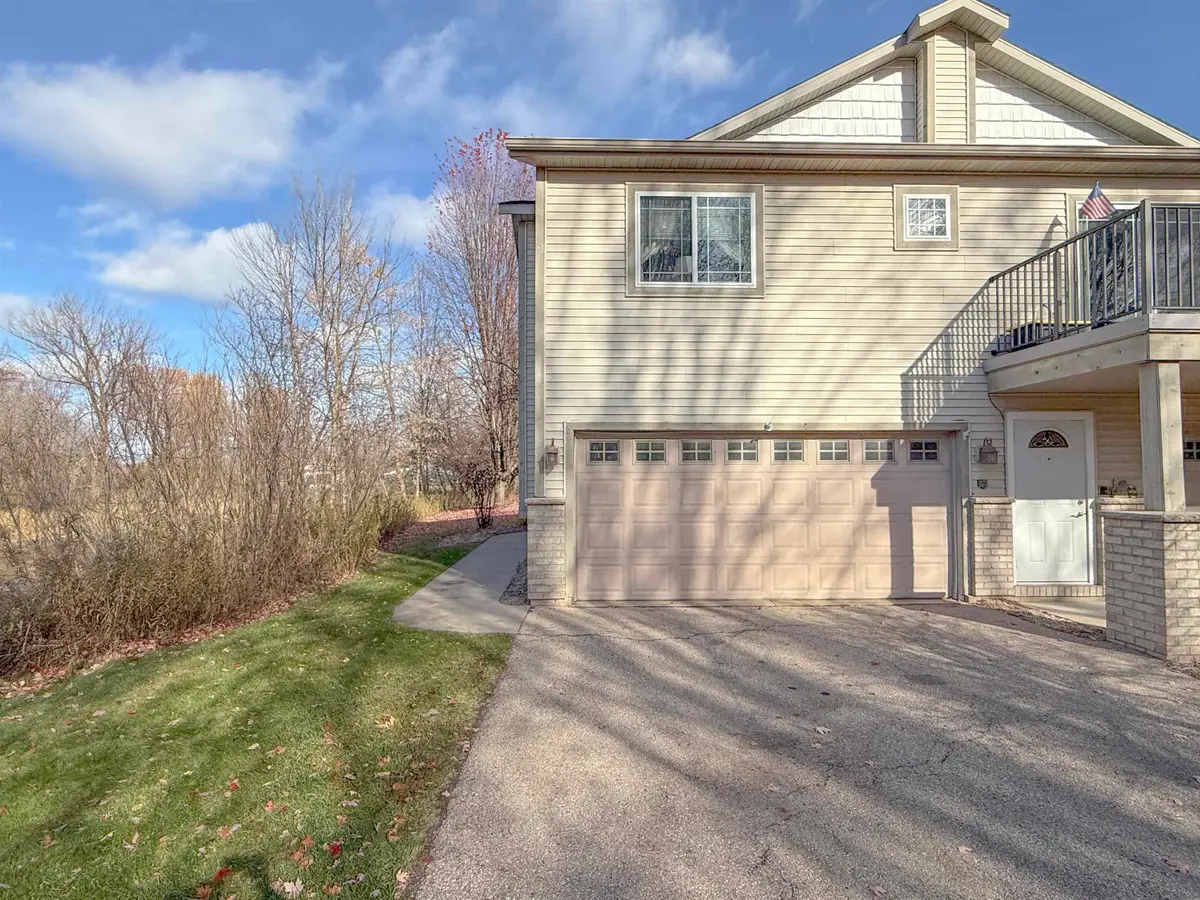 1007 Mallard Way, Marinette, WI 54143 - Image #1