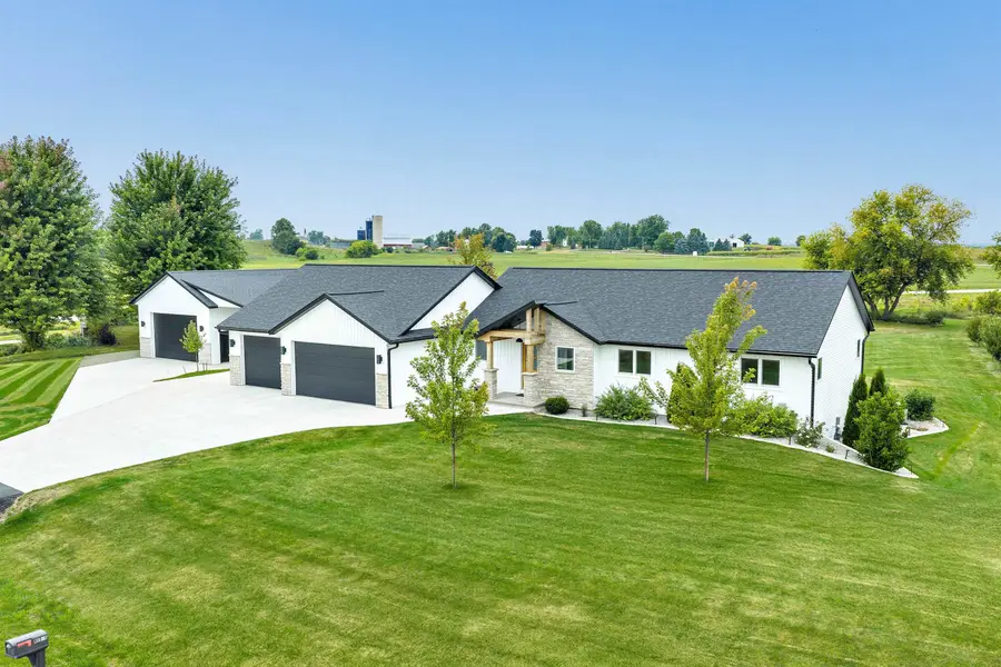 W6084 Autumn Mist Trail, Appleton, WI 54913 - Image #2