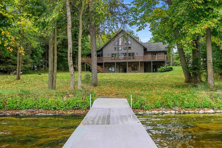 N8234 Oak Lane, Crivitz, WI 54114 - Image #2