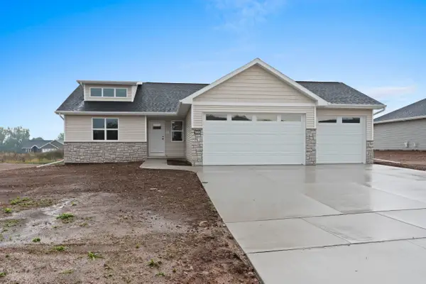 W7068 Jaclyn Lane, GREENVILLE, WI 54942