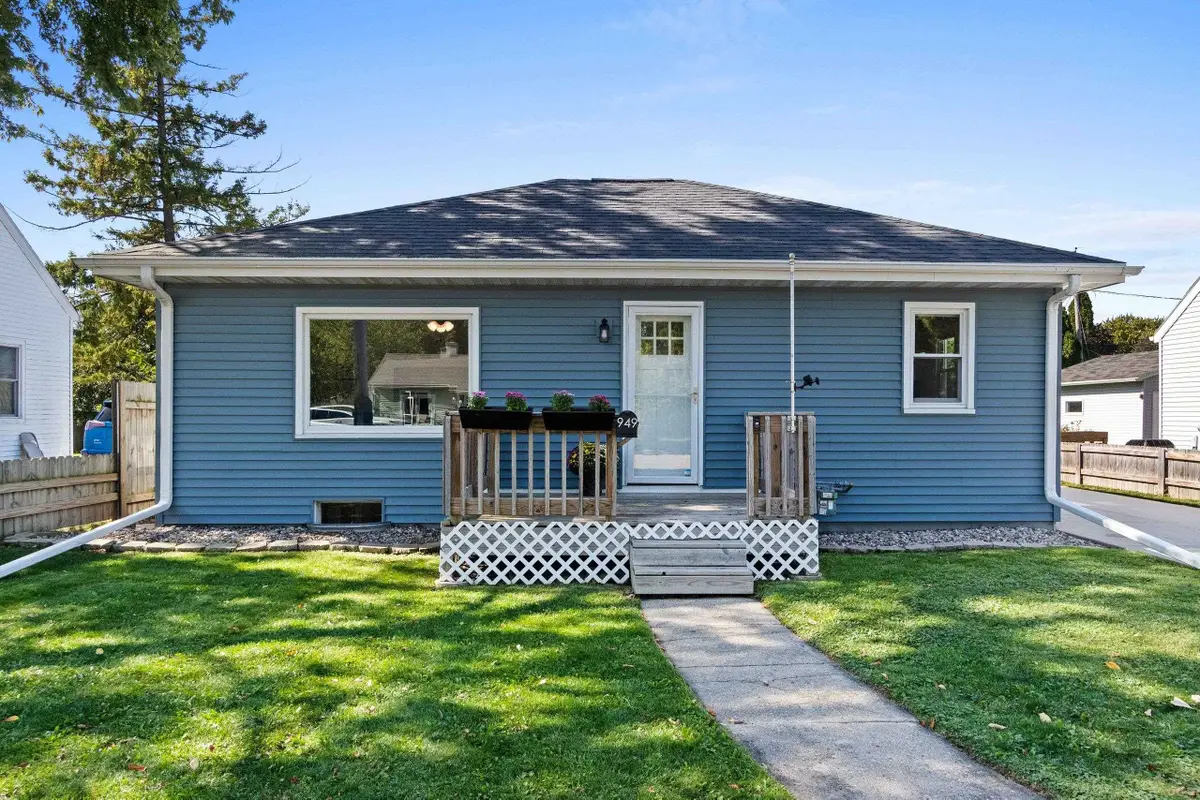 949 Higgins Avenue, Neenah, WI 54956 - #1