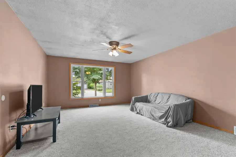 826 W Weiland Avenue, Appleton, WI 54914 - Image #2