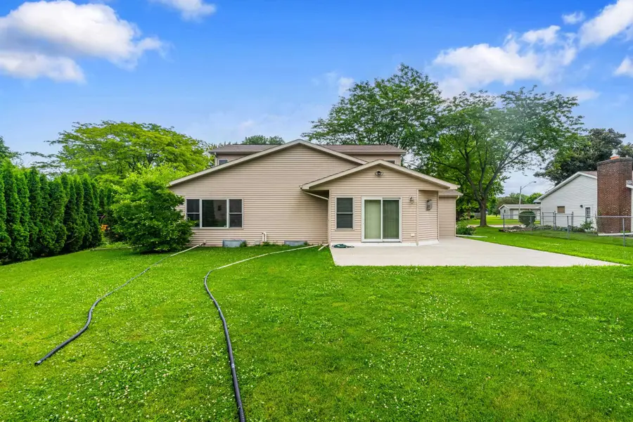 1325 S Westhaven Drive, Oshkosh, WI 54904 - Image #3