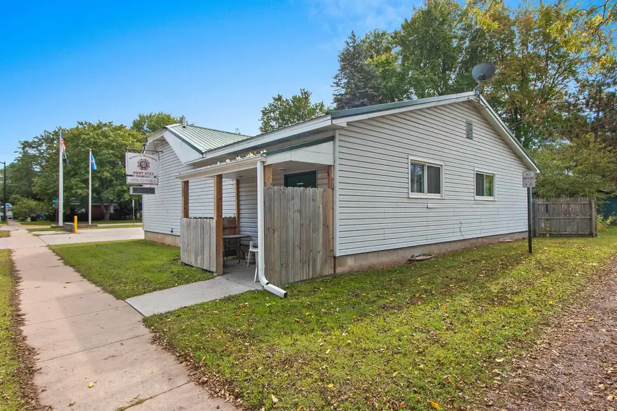 202 W Lieg Avenue, Shawano, WI 54166 - Image #2