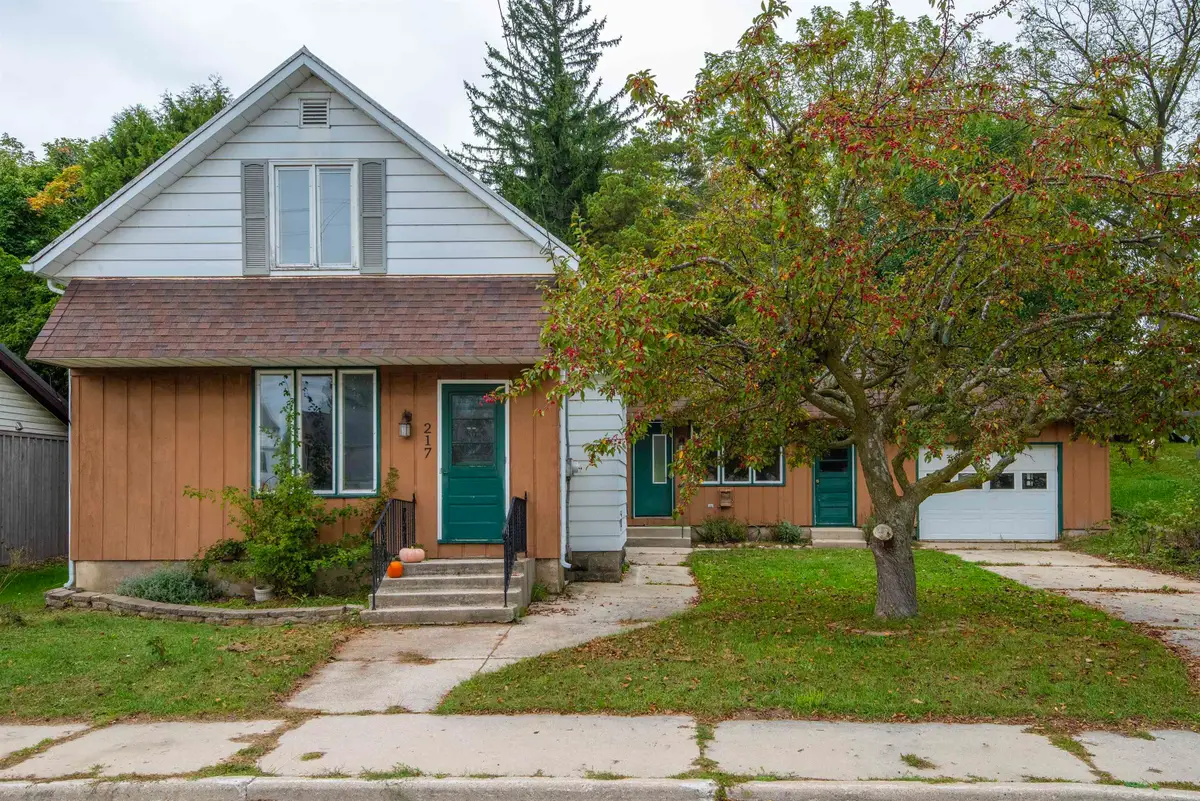 217 Randolph Street, Mishicot, WI 54228 - Image #1