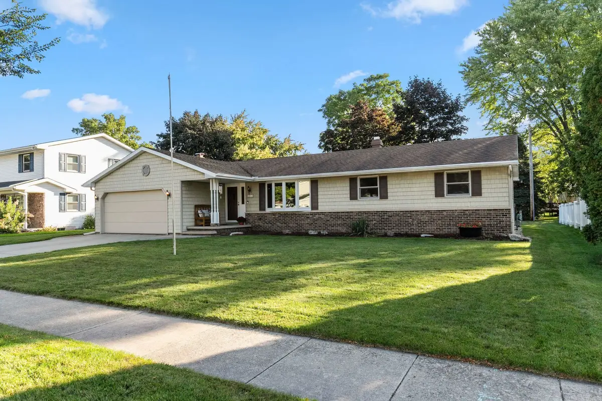 2512 N Chestwood Court, Appleton, WI 54911-2321 - Image #1