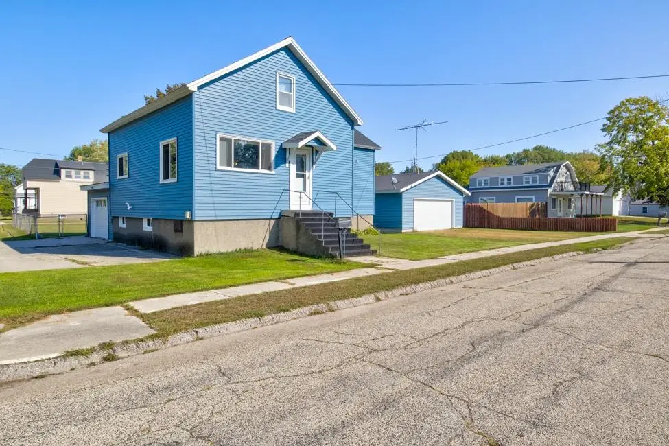 301 E Bay Shore Street, Marinette, WI 54143 - Image #1