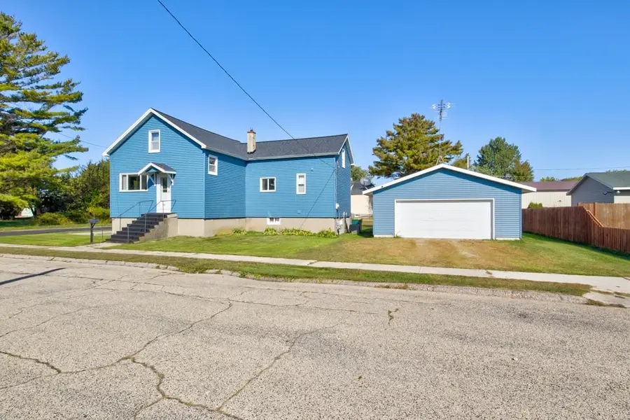 301 E Bay Shore Street, Marinette, WI 54143 - Image #2