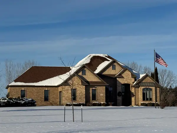 W3552 Equestrian Trail, APPLETON, WI 54913-9109