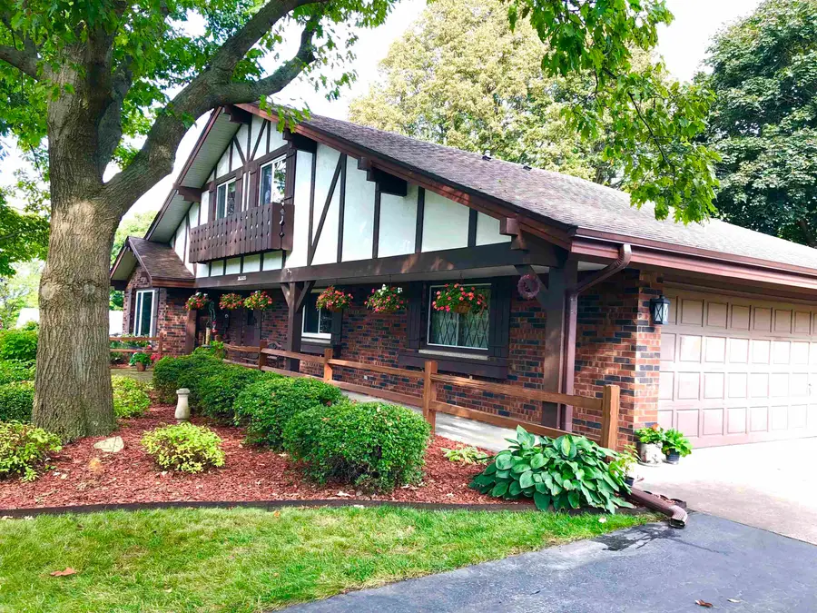 N58W26468 Mount Du Lac Drive, Sussex, WI 53089 - Image #2