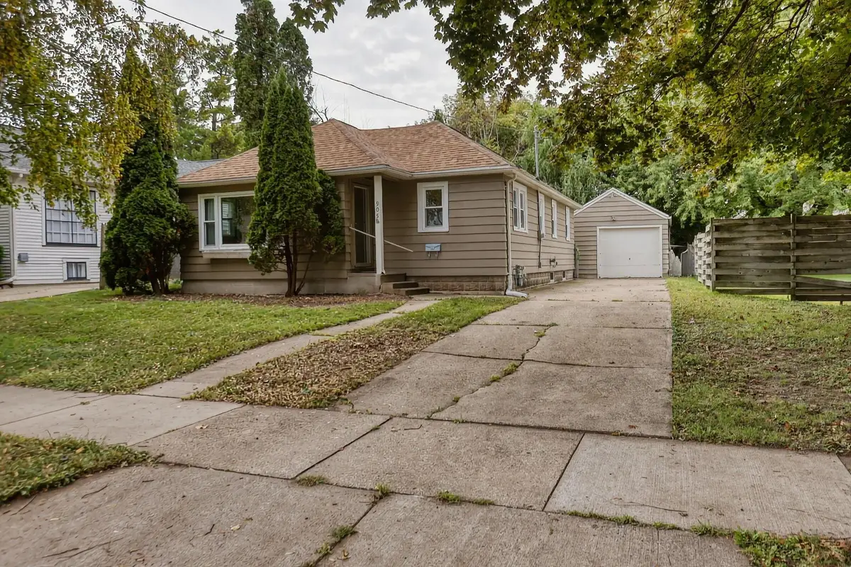 905 Evans Street, Oshkosh, WI 54901 - Image #1