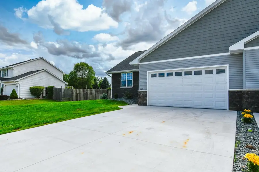 843 Red Hawk Drive, Pulaski, WI 54162-9447 - Image #2