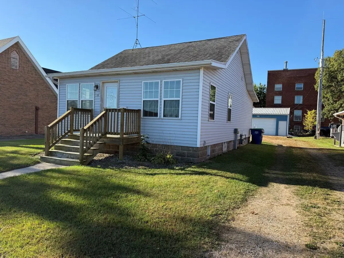 19 10th Street, Clintonville, WI 54929-1562 - Image #1