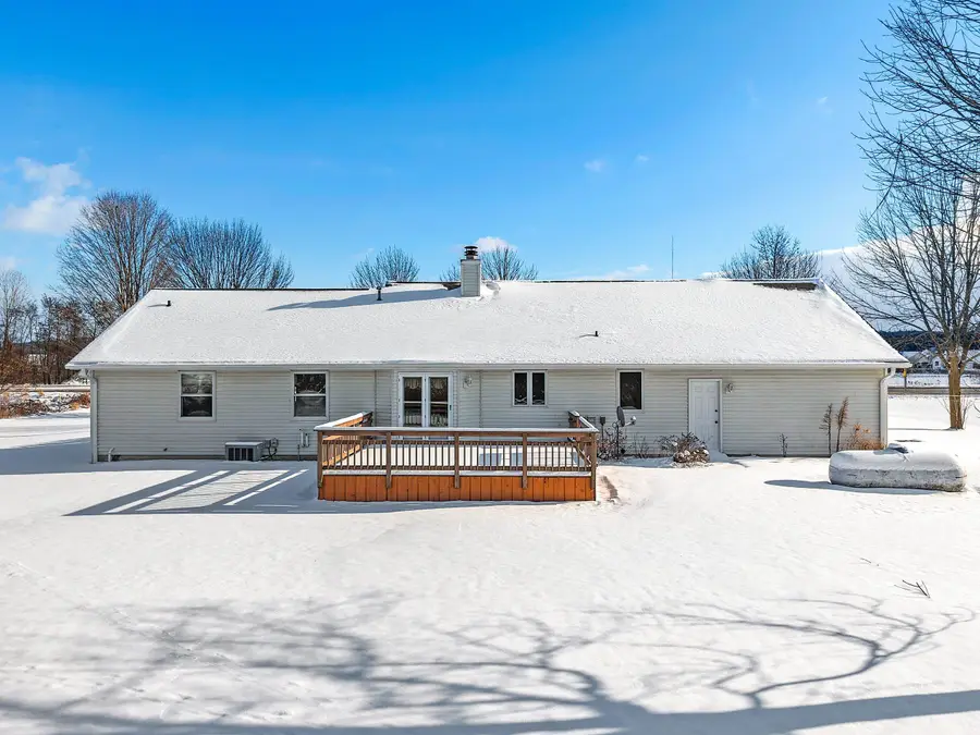 3910 Monroe Road, De Pere, WI 54115-8354 - Image #2