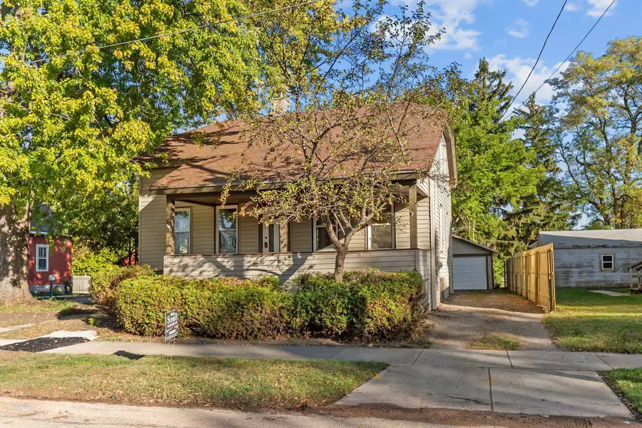 110 W 17th Avenue, Oshkosh, WI 54902 - Image #2