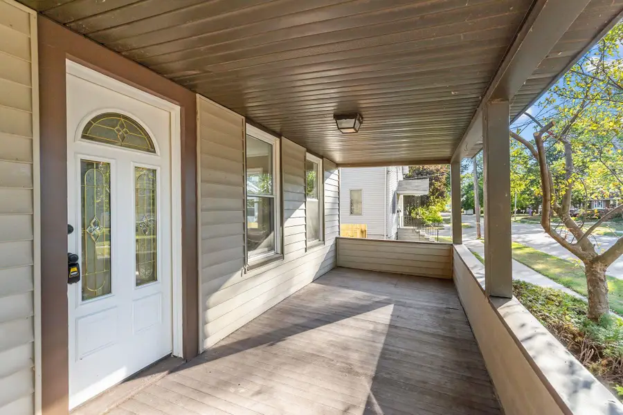 110 W 17th Avenue, Oshkosh, WI 54902 - Image #3