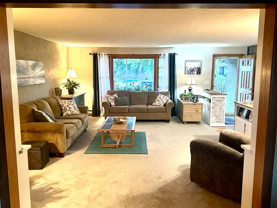 118 W Greenfield Drive, Little Chute, WI 54140-1133 - Image #2