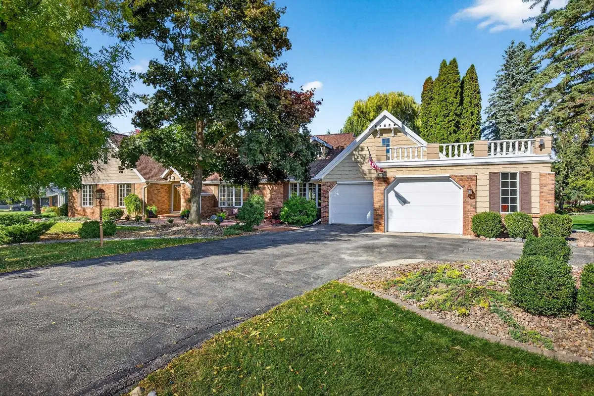 9 Meadowbrook Lane, Appleton, WI 54914 - #1