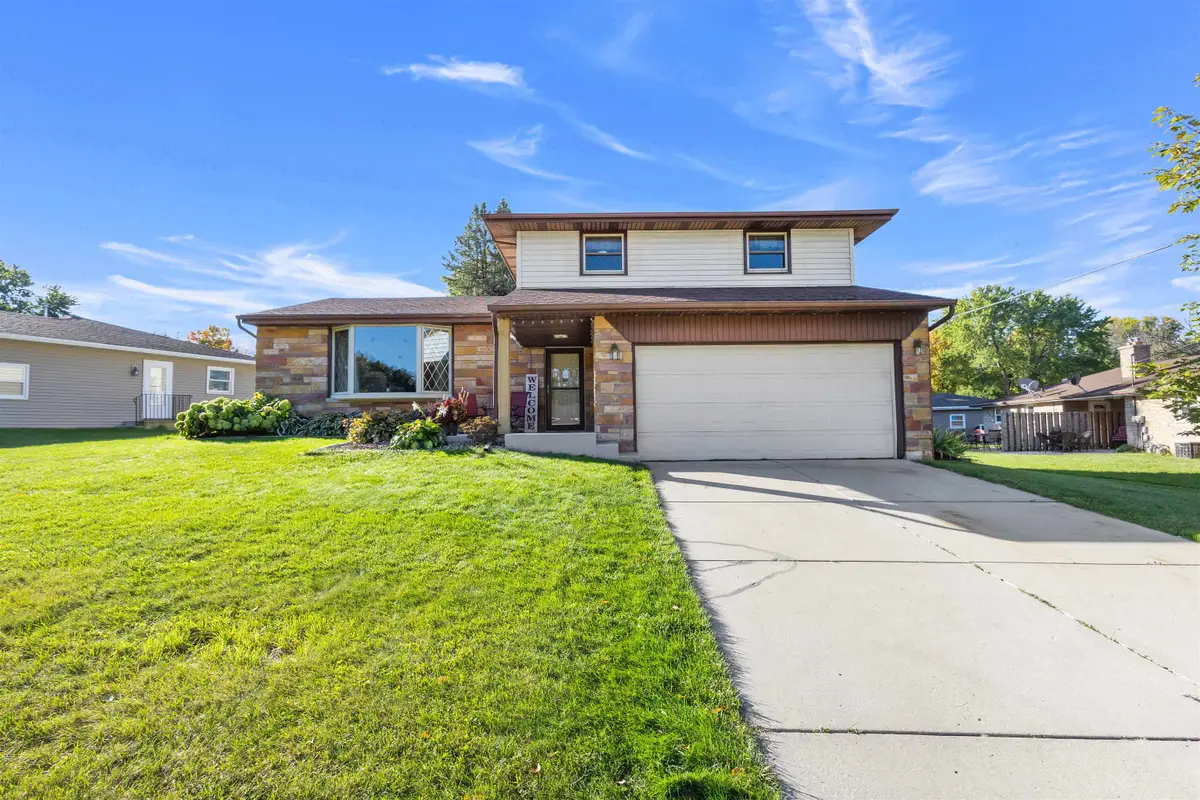 2932 Suzanne Court, Green Bay, WI 54311-7401 - Image #1