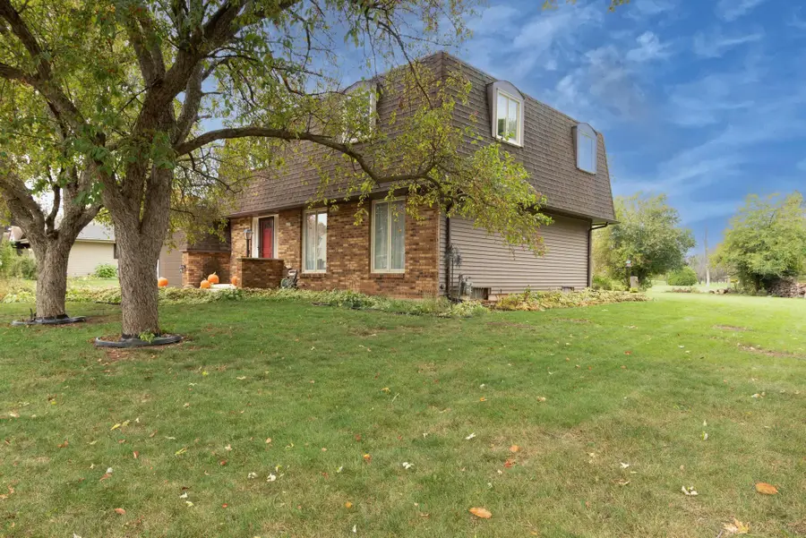 1175 Maricopa Drive, Oshkosh, WI 54904-8118 - Image #2