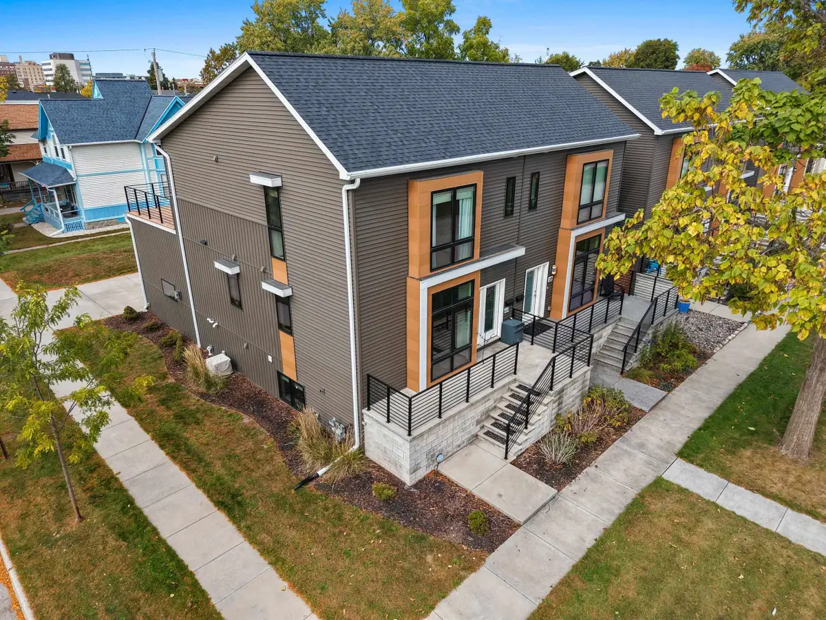 201 N Van Buren Street, Green Bay, WI 54301-4827 - Image #1