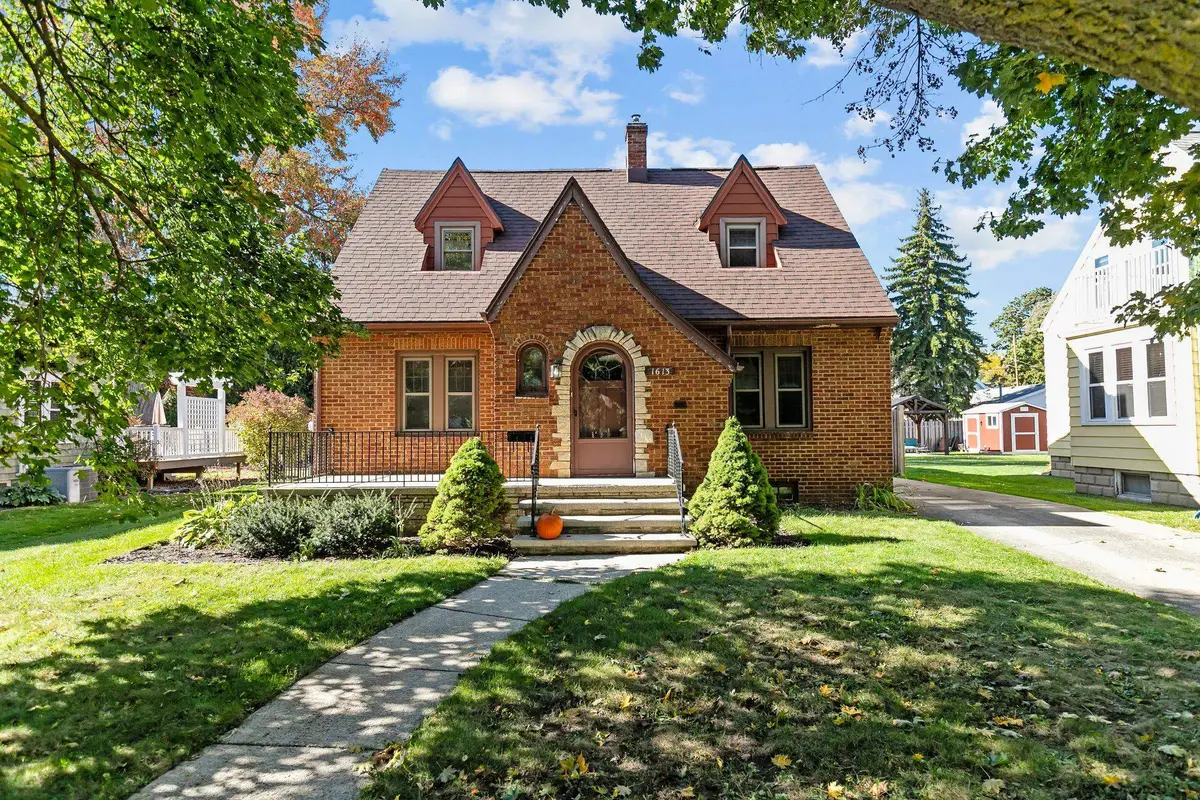 1613 N Division Street, Appleton, WI 54911-3563 - Image #1