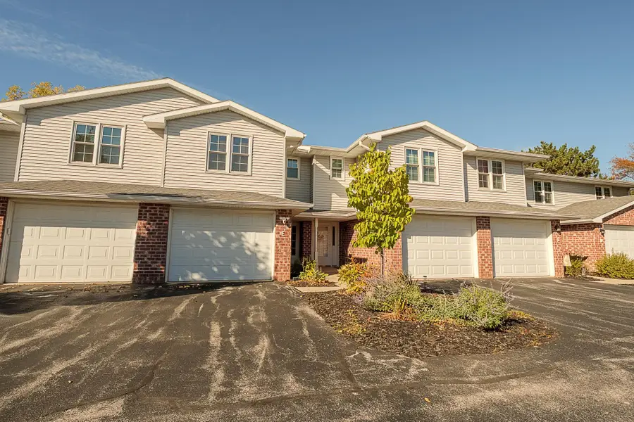 2579 Telluride Trail #E, Green Bay, WI 54313-3909 - Image #2