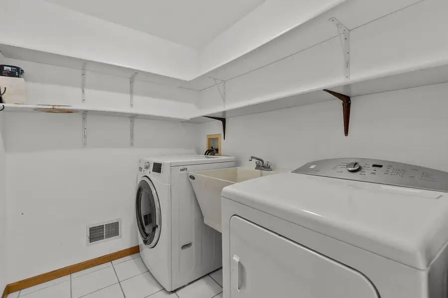 625 River Bluff Drive, Manitowoc, WI 54220-9398 - Image #2