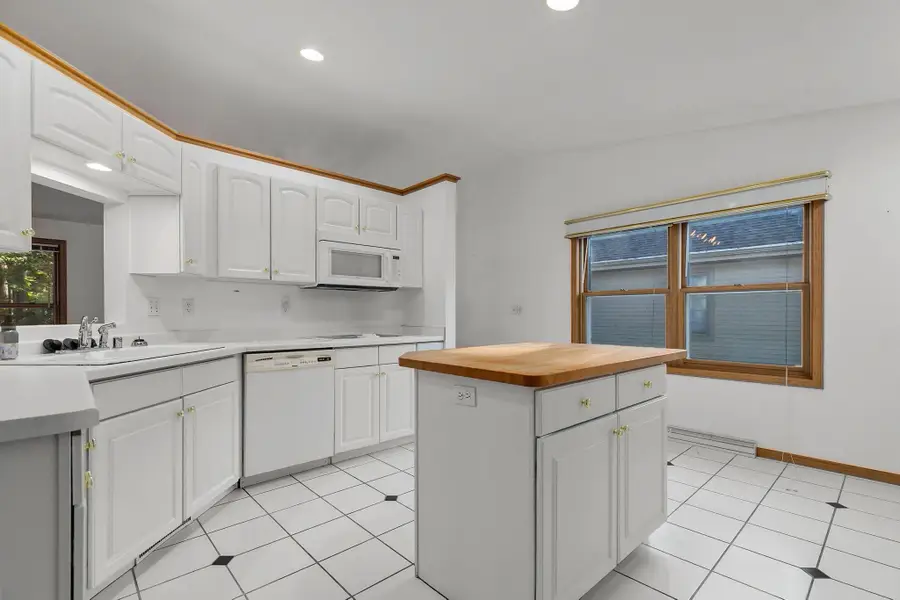 625 River Bluff Drive, Manitowoc, WI 54220-9398 - Image #3