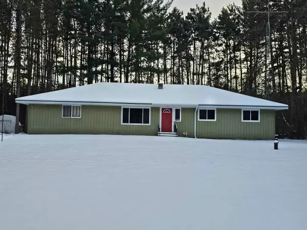 N2071 Mary Jane Circle, WAUPACA, WI 54981