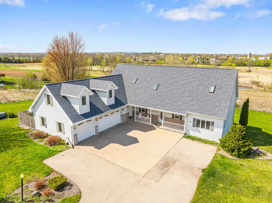 W8924 Spring Road, Hortonville, WI 54944 - Image #2