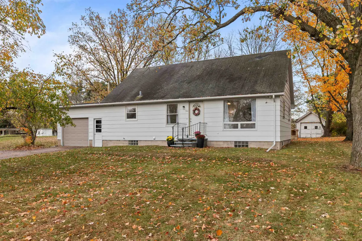 922 Elm Street, Manawa, WI 54949-9544 - Image #1
