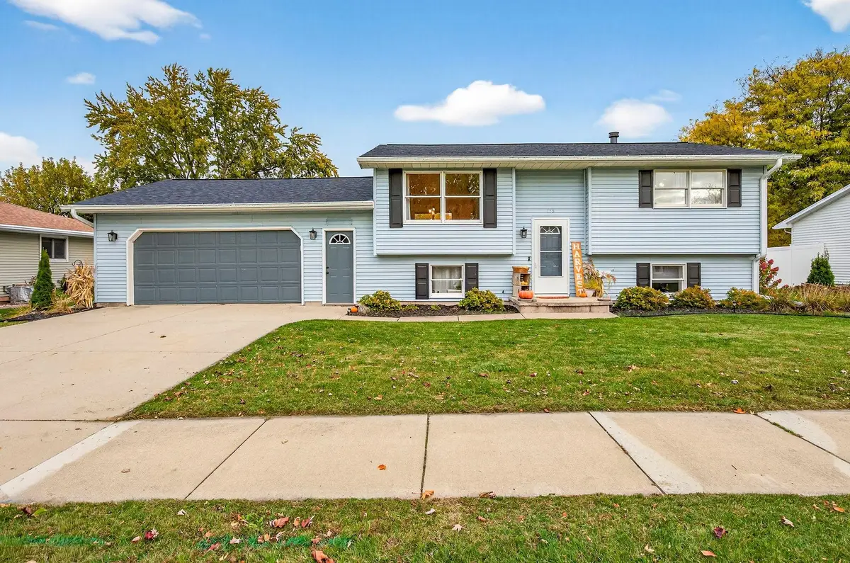 156 W Greenfield Drive, Little Chute, WI 54140 - #1