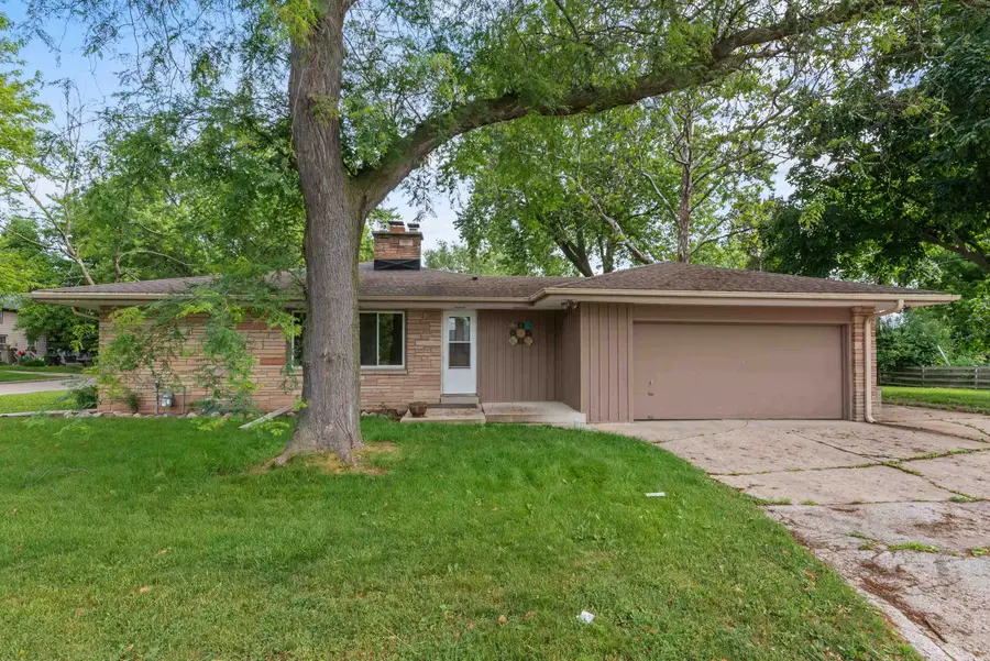 5404 N Bethmaur Lane, Milwaukee, WI 53209-4909 - Image #2