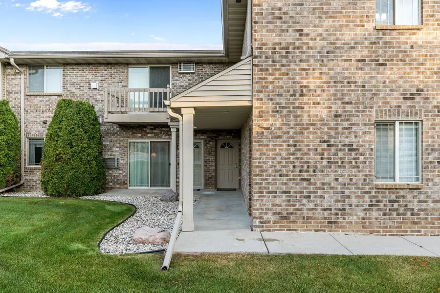 3333 N Casaloma Drive #9, Appleton, WI 54913-6504 - Image #2