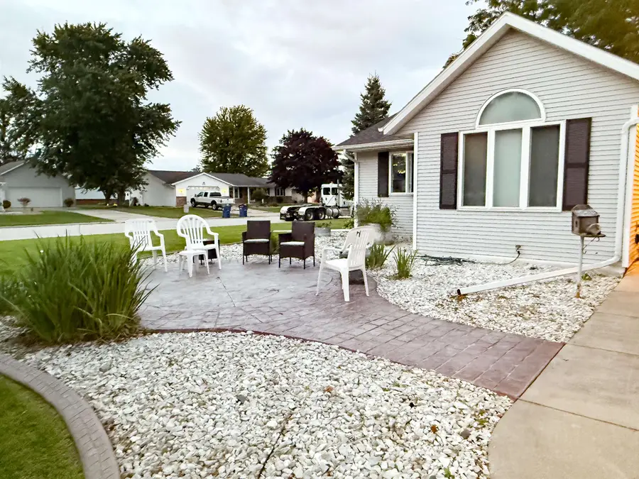 702 Carol Lane, Pulaski, WI 54162-9433 - Image #2