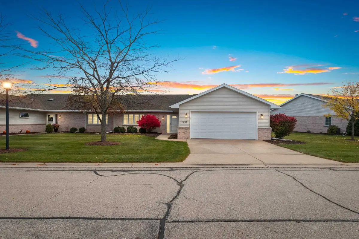 1638 Twin Lakes Circle, Green Bay, WI 54311 - Image #1