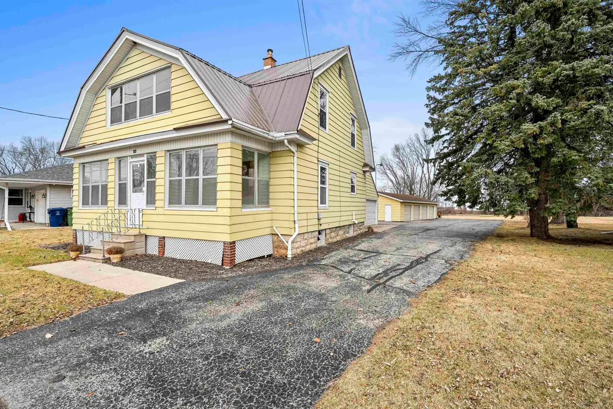 814 Main Street, Wrightstown, WI 54180 - #1